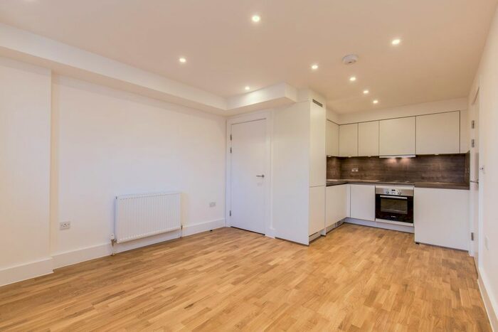 1 Bedroom Flat To Rent In Grove Road, London, N11