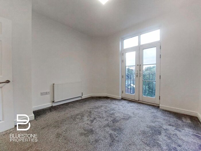 2 Bedroom Flat To Rent In South End, Croydon, CR0