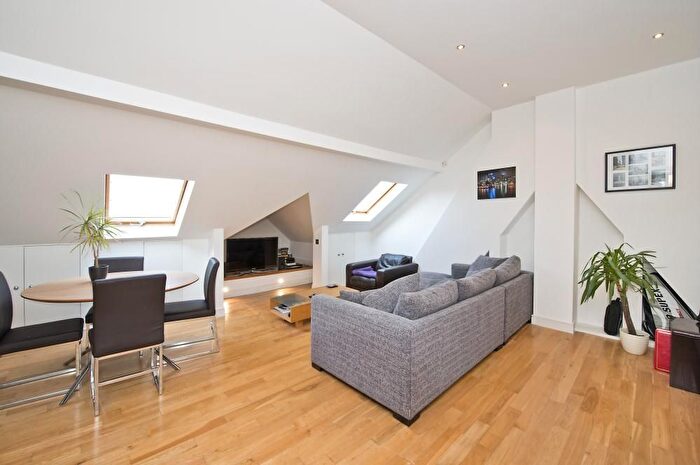 2 Bedroom Flat To Rent In Tunley Road, London, SW17