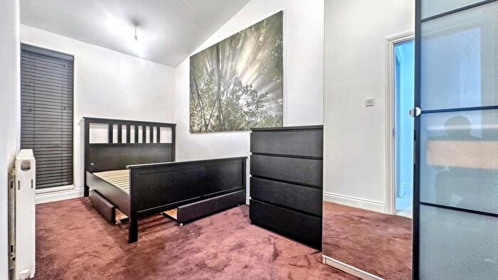 2 Bedroom Apartment To Rent In Tudor Street, Cardiff, CF11