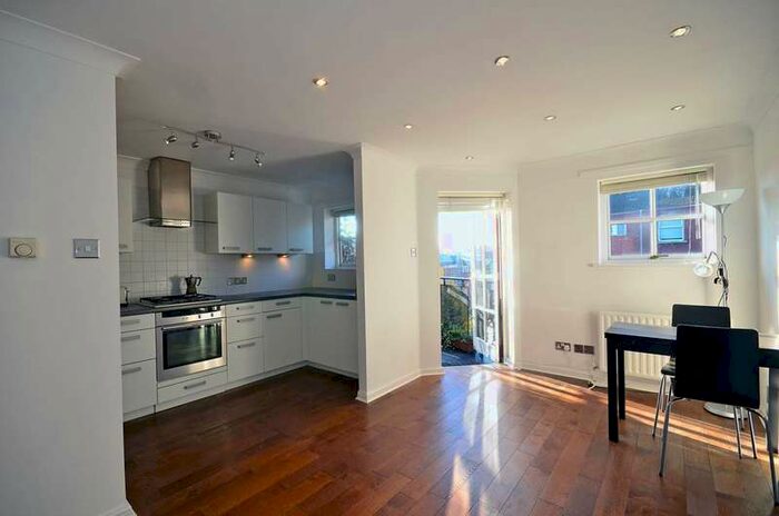 1 Bedroom Flat To Rent In Pine Street, Clerkenwell, EC1R