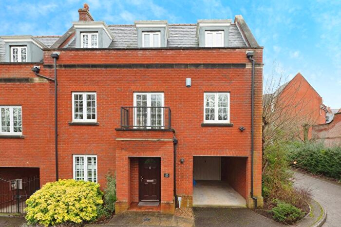 3 Bedroom End Of Terrace House For Sale In Osborne Heights, Warley, Brentwood, Essex, CM14