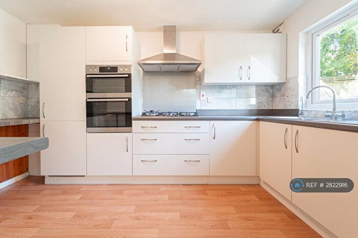 5 Bedroom Semi Detached House To Rent In Chiltern Close, Croydon, CR0