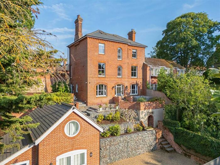 6 Bedroom Link Detached House For Sale In Ballygate, Beccles, NR34
