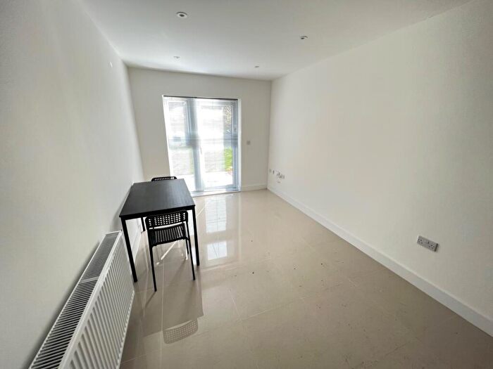 2 Bedroom Property To Rent In Portswood Road, SO17