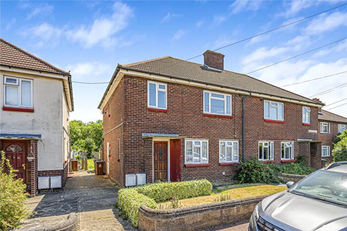 2 Bedroom Maisonette For Sale In Hooks Hall Drive, Dagenham, RM10