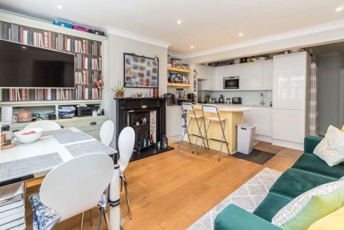 2 Bedroom Flat To Rent In Winchendon Road, Teddington, TW11