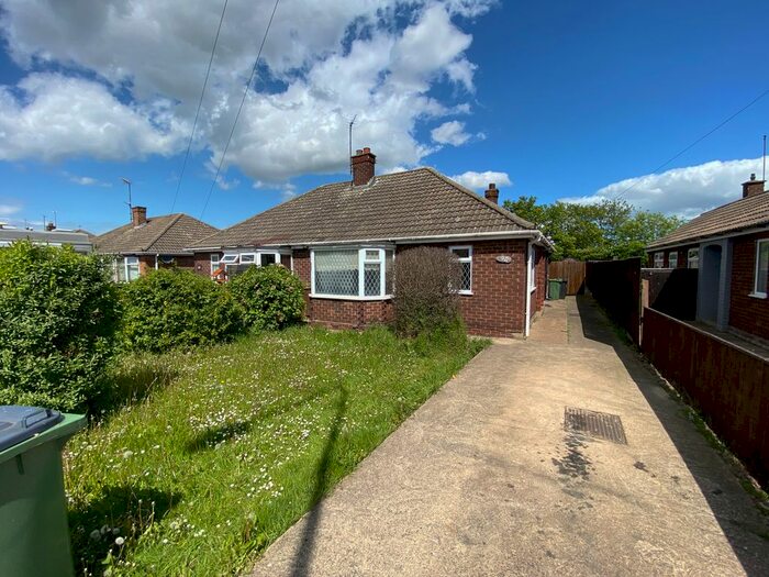 2 Bedroom Semi-Detached Bungalow To Rent In Manby Road, Immingham, DN40