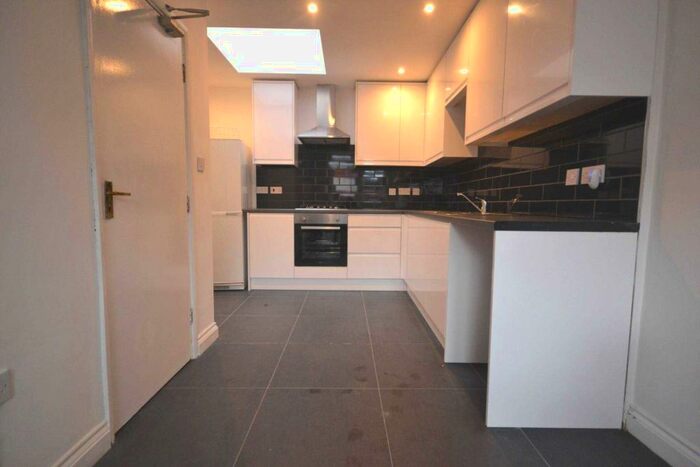 5 Bedroom Terraced House To Rent In Pitcroft Avenue, Reading, RG6