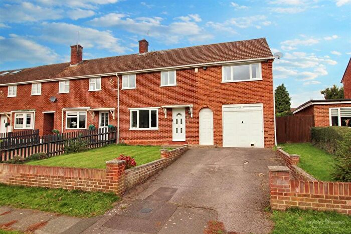 4 Bedroom End Of Terrace House For Sale In Ashampstead Road, Southcote, Reading, RG30