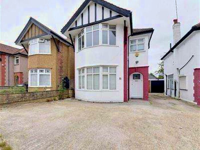4 Bedroom Semi-Detached House To Rent In Hendale Avenue, London, NW4