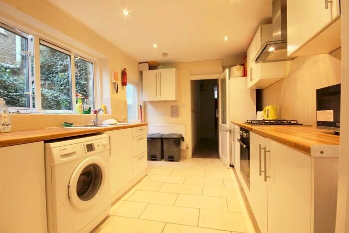 4 Bedroom Terraced House To Rent In Cromwell Road, Walthamstow, E17