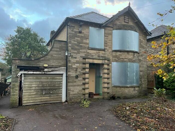 3 Bedroom Detached House For Sale In Woodside Road, Huddersfield, West Yorkshire, HD4