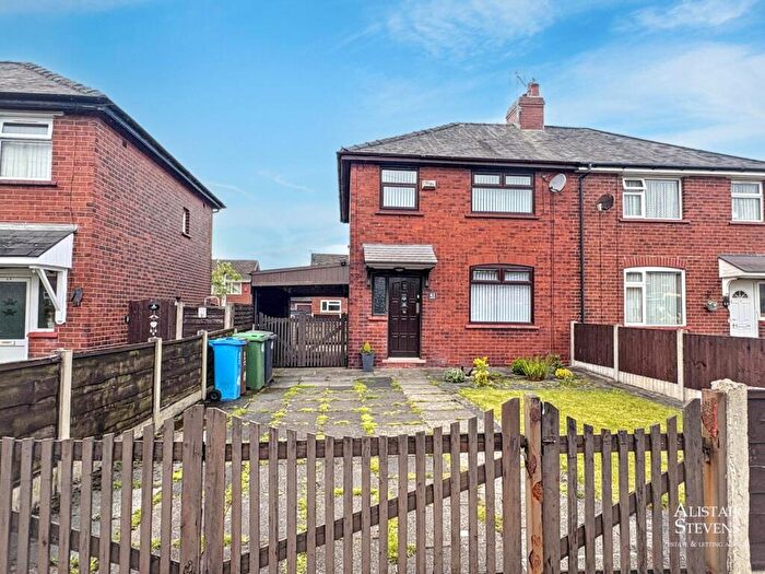 3 Bedroom Semi Detached House For Sale In Parkway, Chadderton, OL9