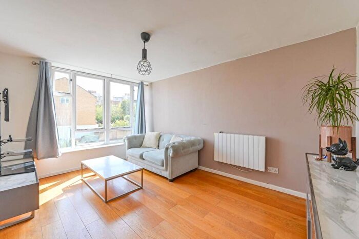 1 Bedroom Flat To Rent In Felixstowe Court, , Gallions Reach, London, E16