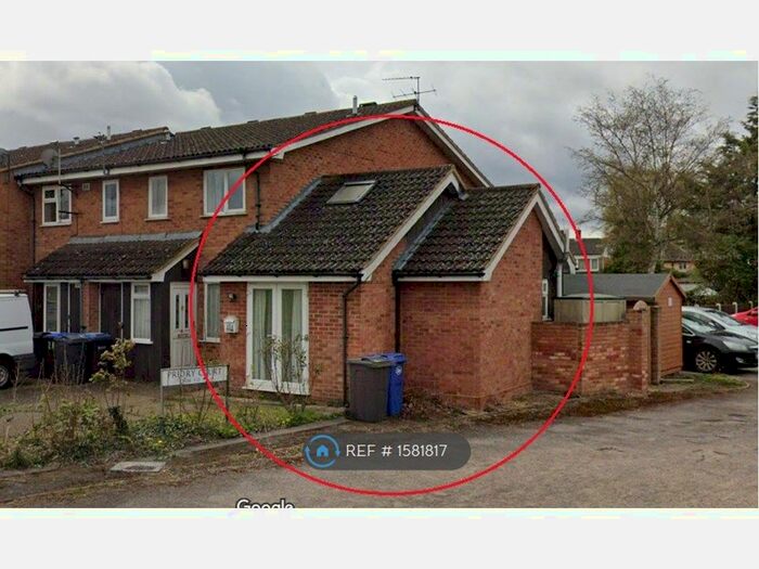 Studio To Rent In Pond Road, Egham, TW20