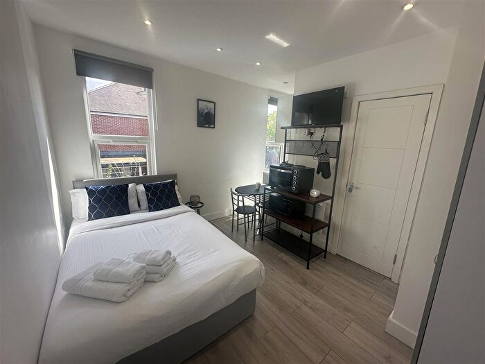 Studio To Rent In Gowan Road, London, NW10