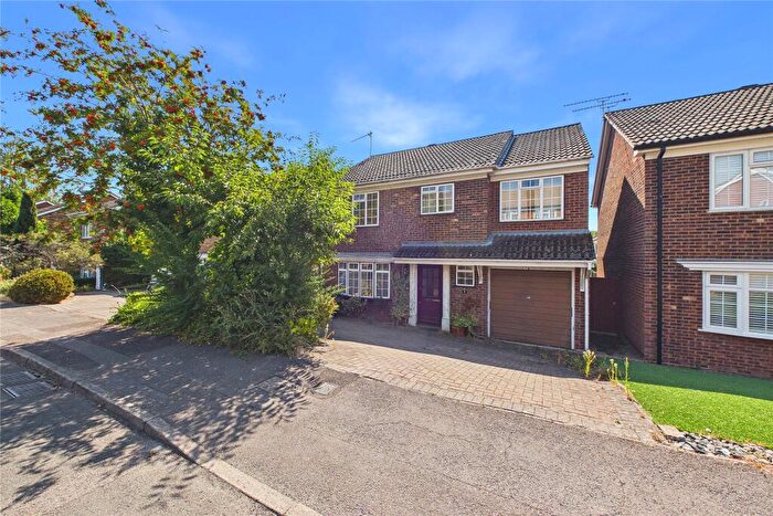 4 Bedroom Detached House For Sale In Withy Close, Lightwater, Surrey, GU18