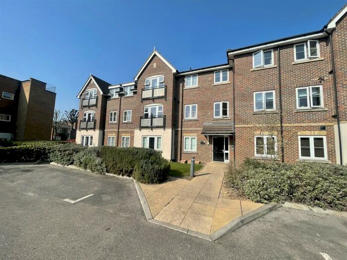2 Bedroom Flat To Rent In Pemberton Court, Southbury Road, Enfield Town, EN1