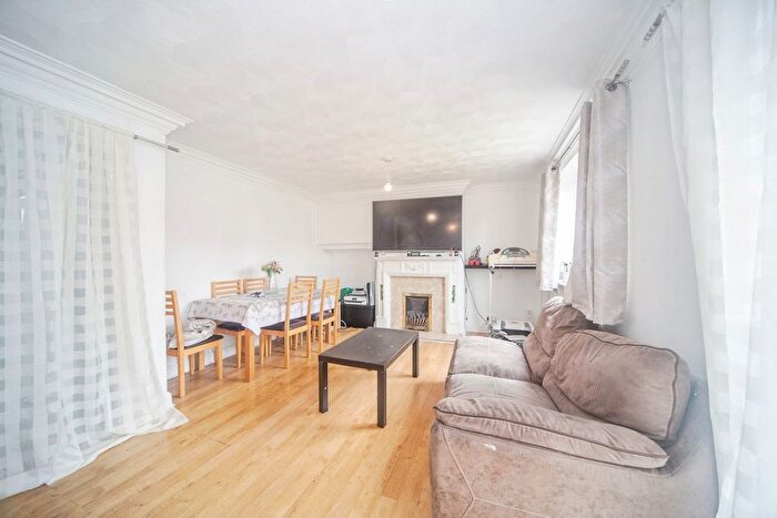 3 Bedroom Terraced House For Sale In Windbury Road, Southampton, Hampshire, SO16