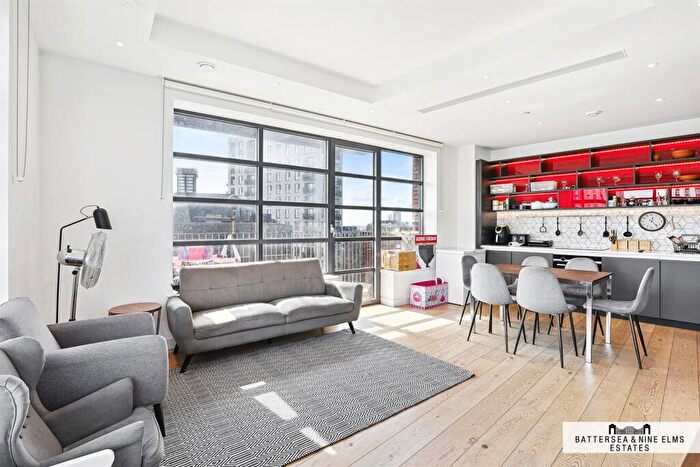 3 Bedroom Apartment To Rent In Defoe House, City Island Way, E14