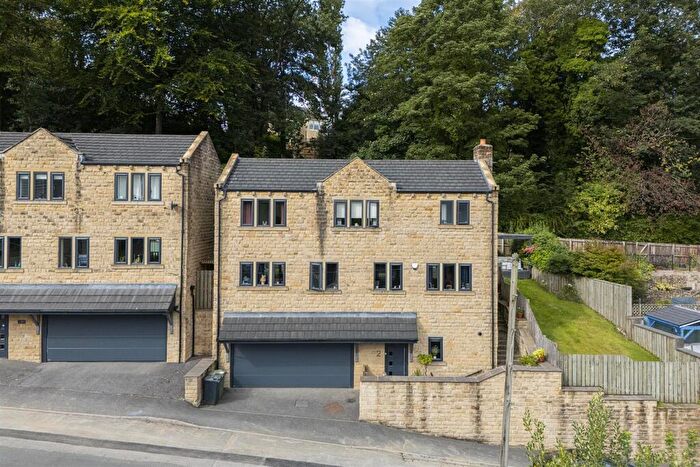 4 Bedroom Detached House For Sale In Old Turnpike, Honley, Holmfirth, HD9