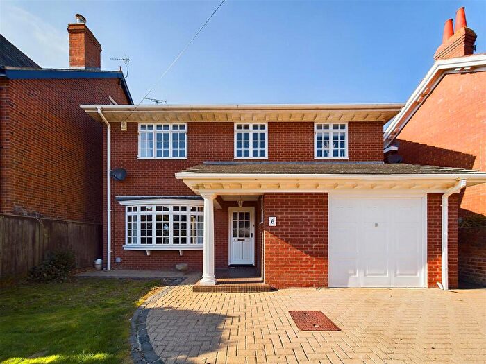 4 Bedroom Detached House For Sale In Hawthorn Gardens, Whitley Bay, NE26