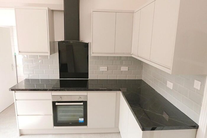 4 Bedroom Terraced House To Rent In Green Lane, Ilford, IG3