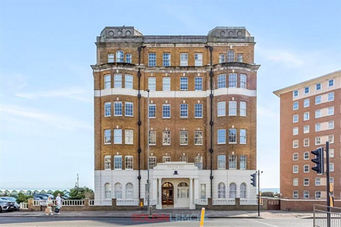 2 Bedroom Flat For Sale In Courtenay Gate, Courtenay Terrace, Hove, BN3