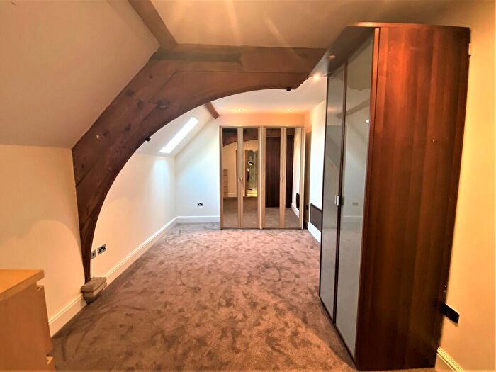2 Bedroom Apartment For Sale In Town Street, Rodley, LS13