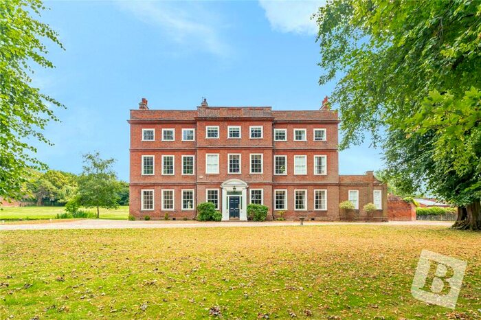1 Bedroom Apartment For Sale In Coxtie Green Road, Pilgrims Hatch, Brentwood, Essex, CM14