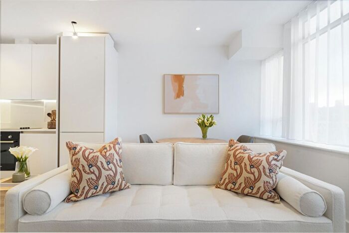 1 Bedroom Flat To Rent In Streatham High Road, London, SW16