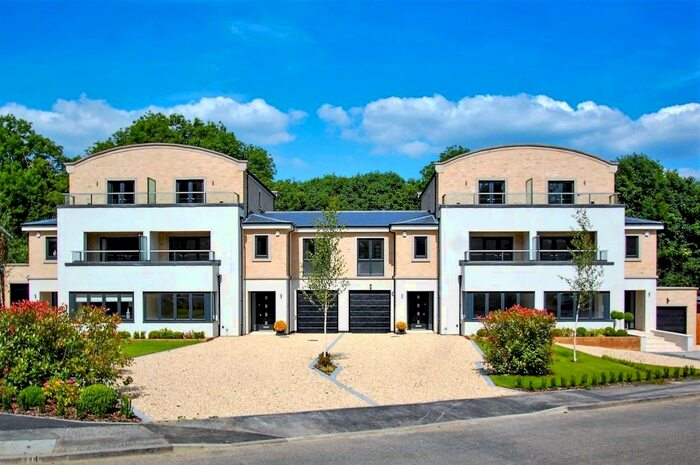 4 Bedroom House To Rent In South Park View, Gerrards Cross, SL9