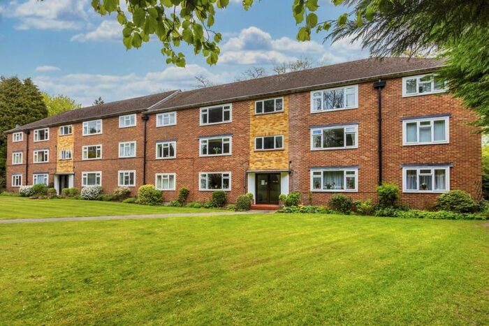 2 Bedroom Flat For Sale In Virginia Water, Surrey, GU25