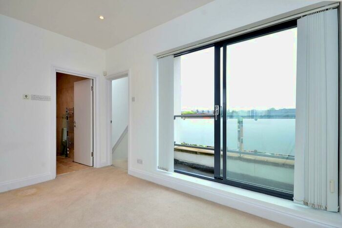 3 Bedroom House To Rent In Paddock Gardens, Crystal Palace, London, SE19