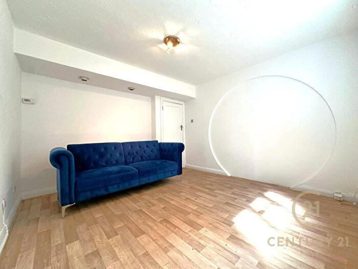 2 Bedroom Maisonette To Rent In Oak Hill Grove Surbiton, KT6