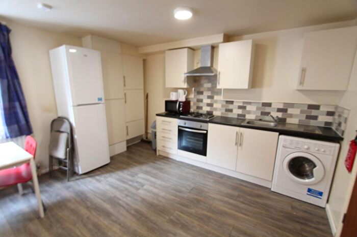 3 Bedroom Flat To Rent In Turners Lane, Sheffield, S10