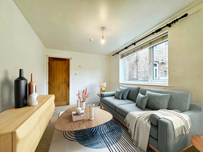 2 Bedroom Flat To Rent In Central Road, Didsbury, Manchester, M20