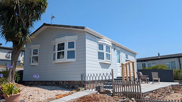 2 Bedroom Park Home For Sale In Tregunnel Park, Newquay, TR7