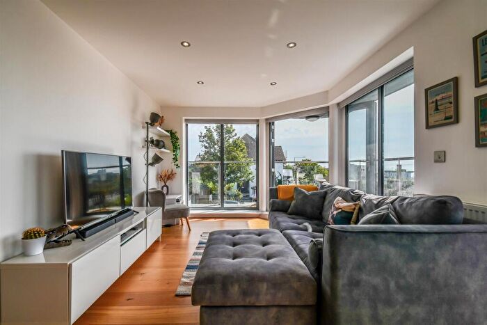 2 Bedroom Apartment To Rent In The Ridgeway, Chalkwell, Westcliff-on-Sea, SS0