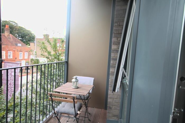 1 Bedroom Flat To Rent In Central Cross, South End, Croydon, CR0