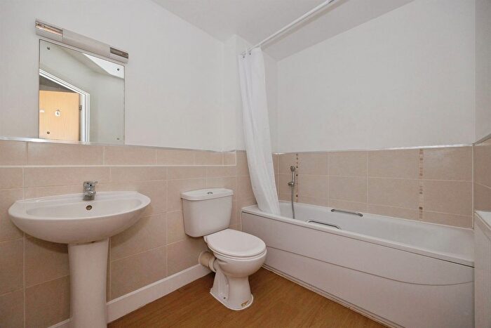 2 Bedroom Flat For Sale In Fratton Way, Southsea, PO4