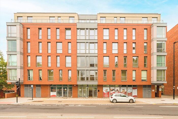 3 Bedroom Flat For Sale In High Street, Brentford, TW8