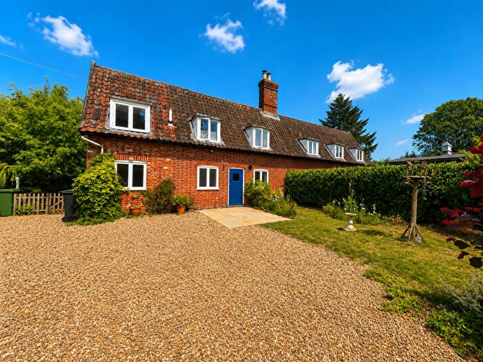3 Bedroom Semi Detached House For Sale In West Harling Road, NR16