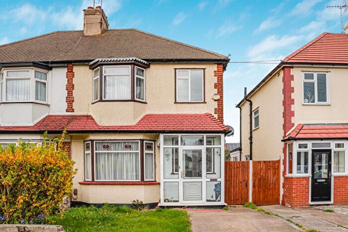 3 Bedroom Semi-Detached House For Sale In Royston Avenue, Southend-On-Sea, SS2