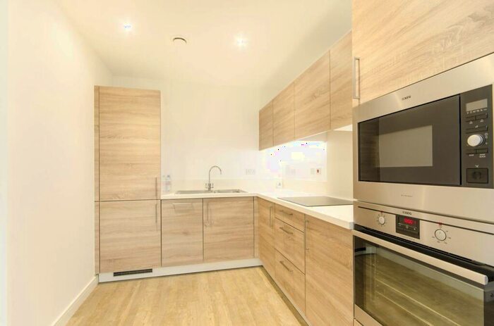 1 Bedroom Flat To Rent In Kingfisher Heights, Silvertown, London, E16