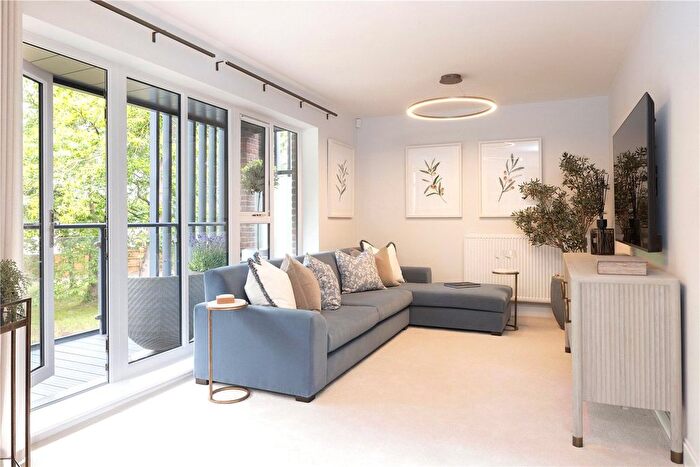 4 Bedroom Detached House For Sale In Concorde Drive, Weybridge, KT13