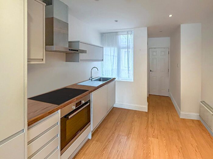 1 Bedroom Flat To Rent In Addington Road, Selsdon, South Croydon, CR2