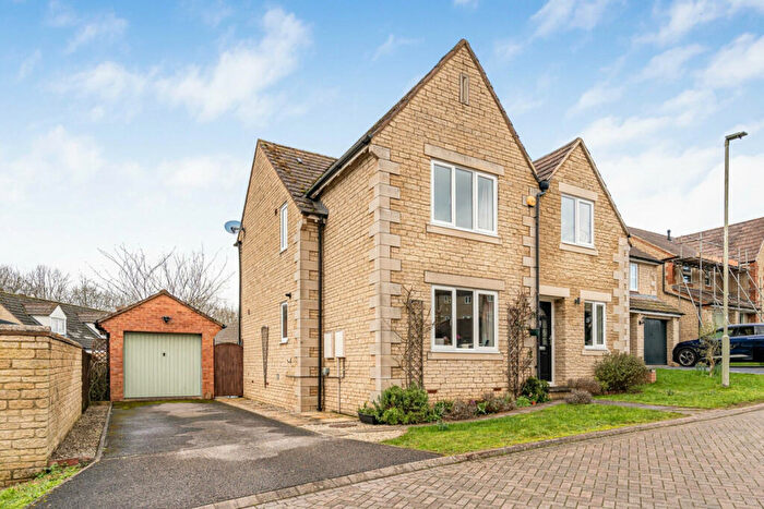 4 Bedroom Detached House For Sale In Poppylands, Bicester, OX26