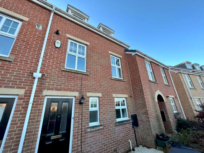 3 Bedroom House To Rent In Ingleby Moor Crescent / Firth Moor - Darlington, DL1